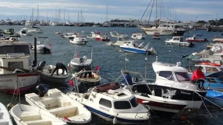 Pendik'te 4 balıkçı teknesi şiddetli rüzgar nedeniyle battı