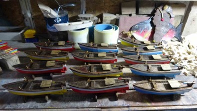 28 Yil Ögretmenlik Yapti, Simdi Agaca Sekil Veriyor