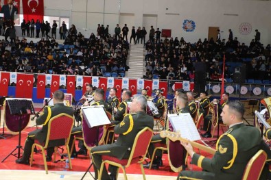 Askeri Bando Takimi Hakkari'de Konser Verdi