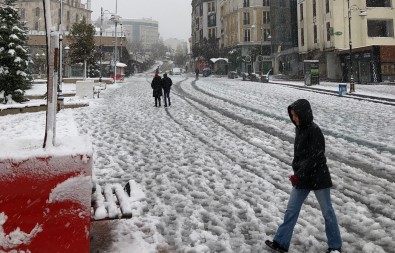 Bolu Valiligi, 'Kimse Sokakta Kalmasin' Çagrisi Yapti