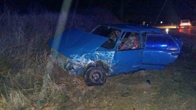 Gediz'de Domuza Çarpan Araç Baska Bir Araçla Kafa Kafaya Çarpisti Açiklamasi 5 Yarali