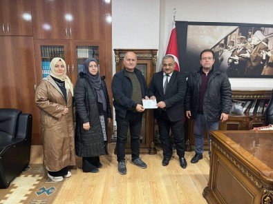 Igdir Üniversitesi 'Özgür Filistin'in Yanindayiz' Yardim Kampanyasina Destek