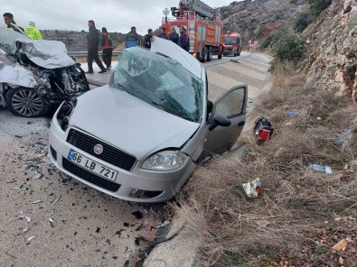 Isparta'da Otomobiller Çarpisti Açiklamasi 1 Kisi Öldü, 1'I Doktor 3 Saglikçi Yaralandi