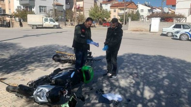Karaman'da Motosikletler Çarpisti Açiklamasi 1'I Agir 2 Yarali