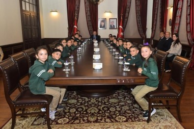 Karatasli Ögrenciler Adana'nin Tarihini Ögreniyor