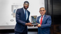 Kütahya Belediye Baskani Alim Isik'a Ödül