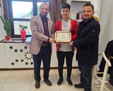 Simav'da 3 Kur'an Kursu Ögrencisine Hafizlik Belgesi