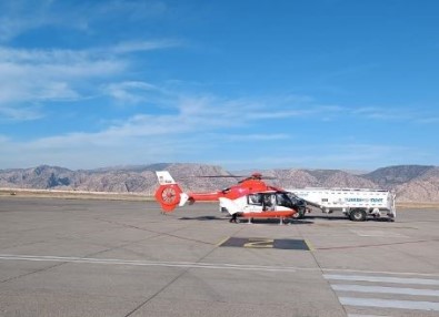 Sirnak'ta Ambulans Helikopter 5 Yasindaki Çocuk Için Havalandi