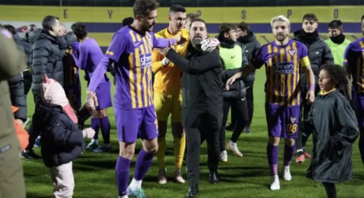 Seçil Erzan'a milyonlarca dolarını kaptırmıştı: Eyüpspor, Arda Turan'a moral verdi