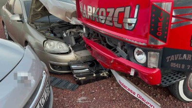 5 Araci Hurdaya Çeviren Kamyonet Sürücüsü Kayiplara Karisti