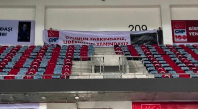 CHP'de kurultay için geri sayım başladı! Kılıçdaroğlu destekçilerinin salona astığı pankart sosyal medyada dalga konusu oldu