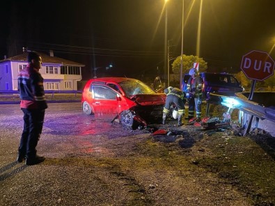 Amasya'da Otomobil Bariyerlere Çarpti Açiklamasi 1 Yarali