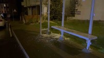Arnavutköy'de Kan Donduran Olay Açiklamasi IETT Duraginda Bekleyen Eski Dünürüne Kursun Yagdirdi