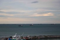 Gemiler Açiga Demirledi, Liman Bos Kaldi