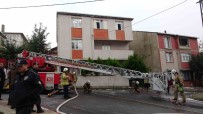 Sultanbeyli'de 3 Katli Binanin Çatisi Alev Alev Yandi