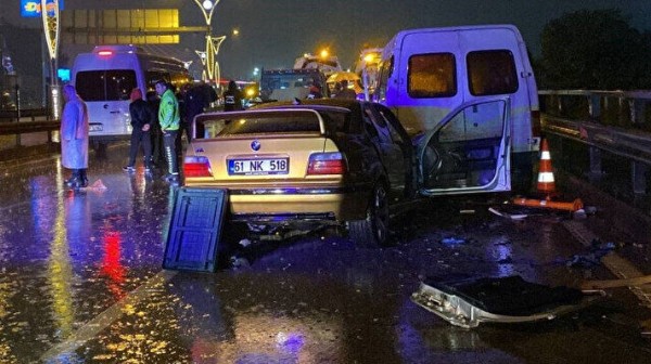 D-100 Karayolu’nda beş araç birbirine girdi: Bir ölü beş yaralı