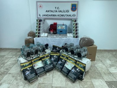 Antalya'da Kaçak Sigara Imalatina Jandarma Baskini