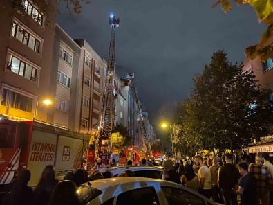 Sisli'de Korkutan Yangin Açiklamasi 7 Katli Binanin Çatisi Alev Alev Yandi