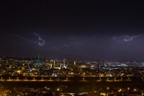 Edirne'de Simsekler Geceyi Aydinlatti