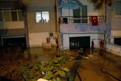 Mugla'da Evleri Su Basti