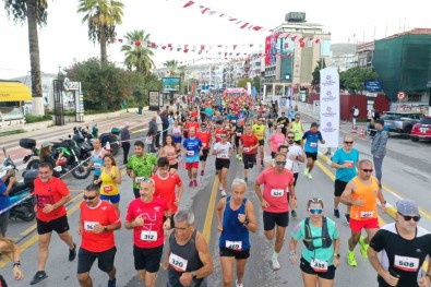 Sporcular 5 Bin Ve 10 Bin Metre Kosu Yarislarinda Kiyasiya Yaristi