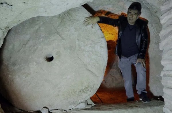 Evinin altında buldu: Tam 2 bin yıllık!