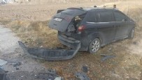 Afyonkarahisar'da iki otomobilin çarpıştığı kazada 4'ü çocuk 8 kişi yaralandı