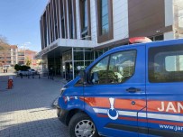 Kontrolden Çikan Otomobil  Sarampole Devrildi Açiklamasi 2 Yarali