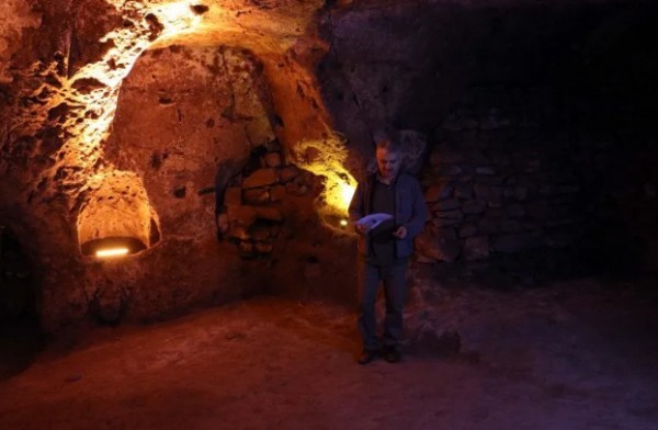 Evinin altında buldu: Tam 2 bin yıllık!