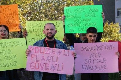 Bilecik'te Ulasim Sorununu Protesto Edecek Üniversite Ögrencileri Bir Araya Gelemedi