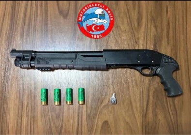 Denizli'de Silah Kaçakçilarina Safak Baskini