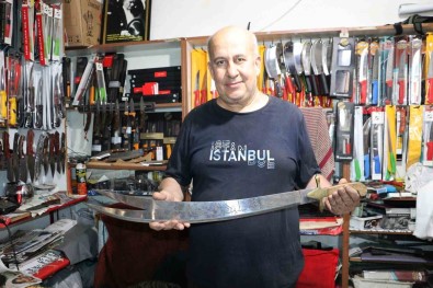 Kusadasi'nda Biçak Bileyicileri Çirak Ariyor