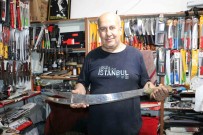 Kusadasi'nda Biçak Bileyicileri Çirak Ariyor