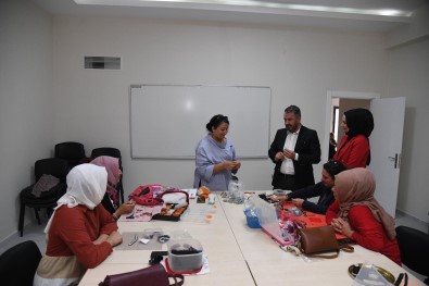 Pursaklar'da Alev Alatli Hanim Evi Kadin Kursiyerleri Agirliyor