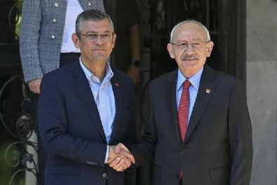 CHP Genel Başkanı Özgür Özel mazbatasını aldı... Kemal Kılıçdaroğlu genel merkez personeliyle vedalaştı... Mesaj dolu sözler