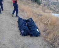 Mersin'de Su Kuyusu Açmaya Çalisan 2 Kisi Göçük Altinda Kalarak Öldü