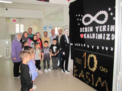 Miniklerden '10 Kasim Atatürk'ü Anma Günü' Etkinligi
