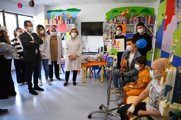 Tuzla Belediyesi Gençlik Merkezi'nden lösemili çocuklara moral