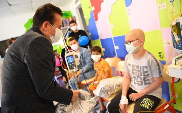 Tuzla Belediyesi Gençlik Merkezi'nden lösemili çocuklara moral