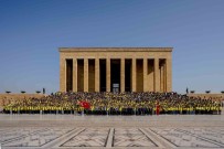 Fenerbahçeli Taraftarlar Anitkabir'i Ziyaret Etti