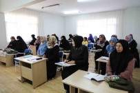 Mesajlasmak Için 66 Yasinda Okuma Yazma Ögreniyor