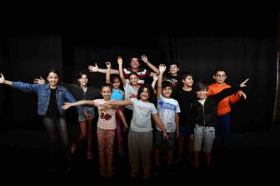 Sehir Tiyatrosu, 21 Egitmenle Kapilarini Yeni Yeteneklere Açti