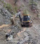 Çameli'nde Asiri Yagislarda Bozulan Yollar Tekrar Kullanima Açildi