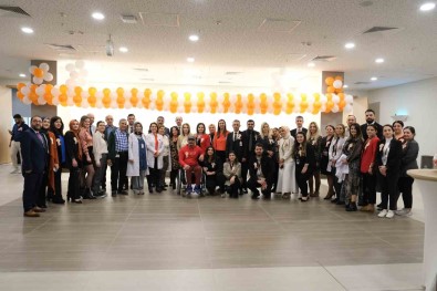 Depremde 2 Oglu Ve Esini Kaybetti, Koluna Protez Takildi Açiklamasi 'Basimiza Gelince Daha Iyi Anliyoruz'