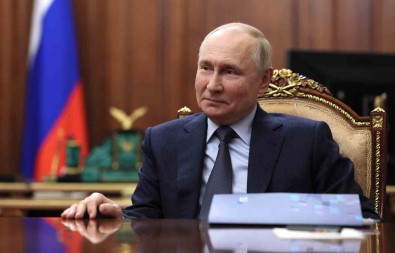 Putin'den Asker Sayisini Yüzde 15 Oraninda Artiran Imza