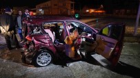 Trafik Isiklarinda Feci Kaza Açiklamasi 3'Ü Agir 6 Yarali