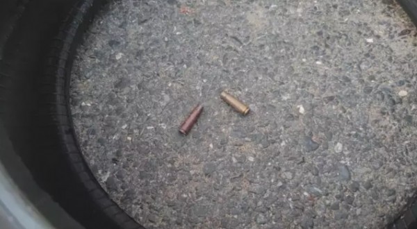 İstanbul'da seyir halindeki araçtan kalaşnikoflu saldırı! Yaralılar var