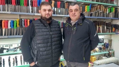 144 Yildir Biçakçilik Yapan Ailede Meslek Babadan Ogula Geçiyor