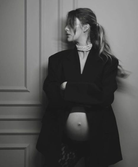 Karnı burnunda yeni kare geldi!