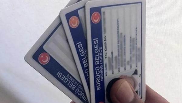 Eski tip ehliyet kullananlar dikkat! Ehliyetini 2016'dan önce alanların gözü bu tarihte...